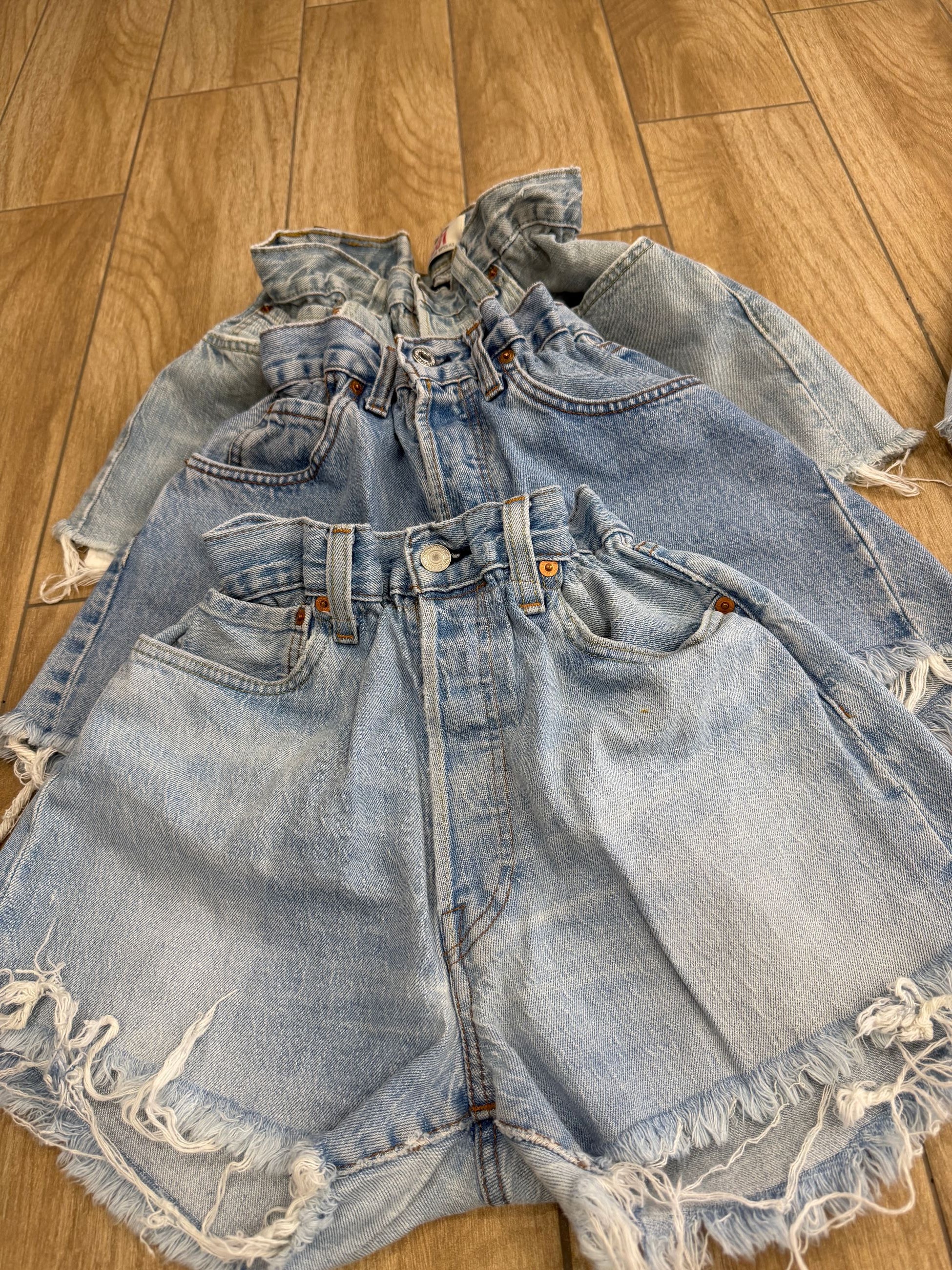 SHORT LEVIS CARAMELLA