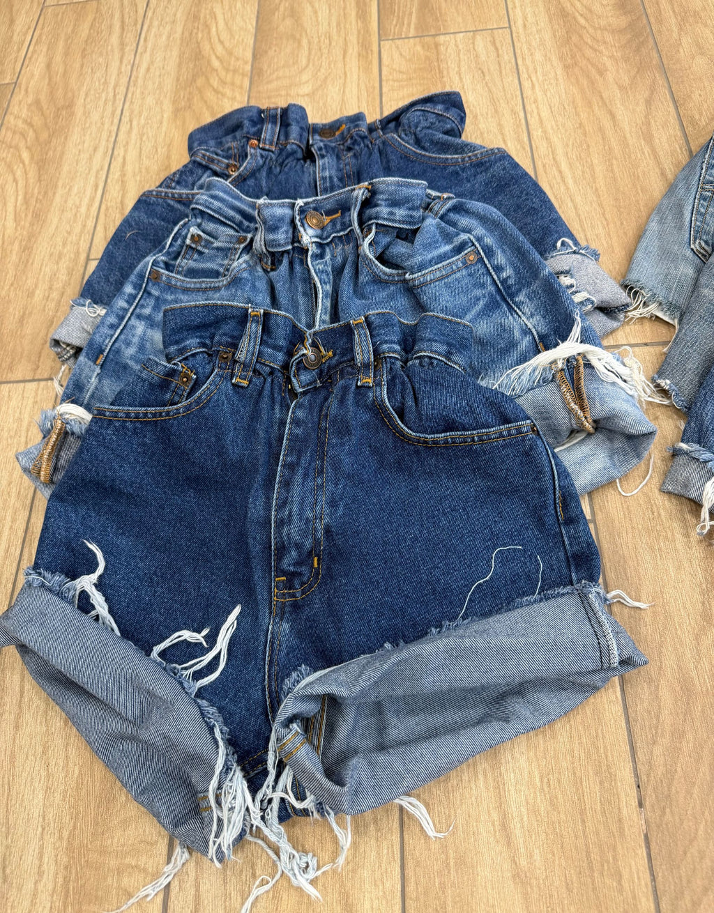 SHORT LEVIS CARAMELLA