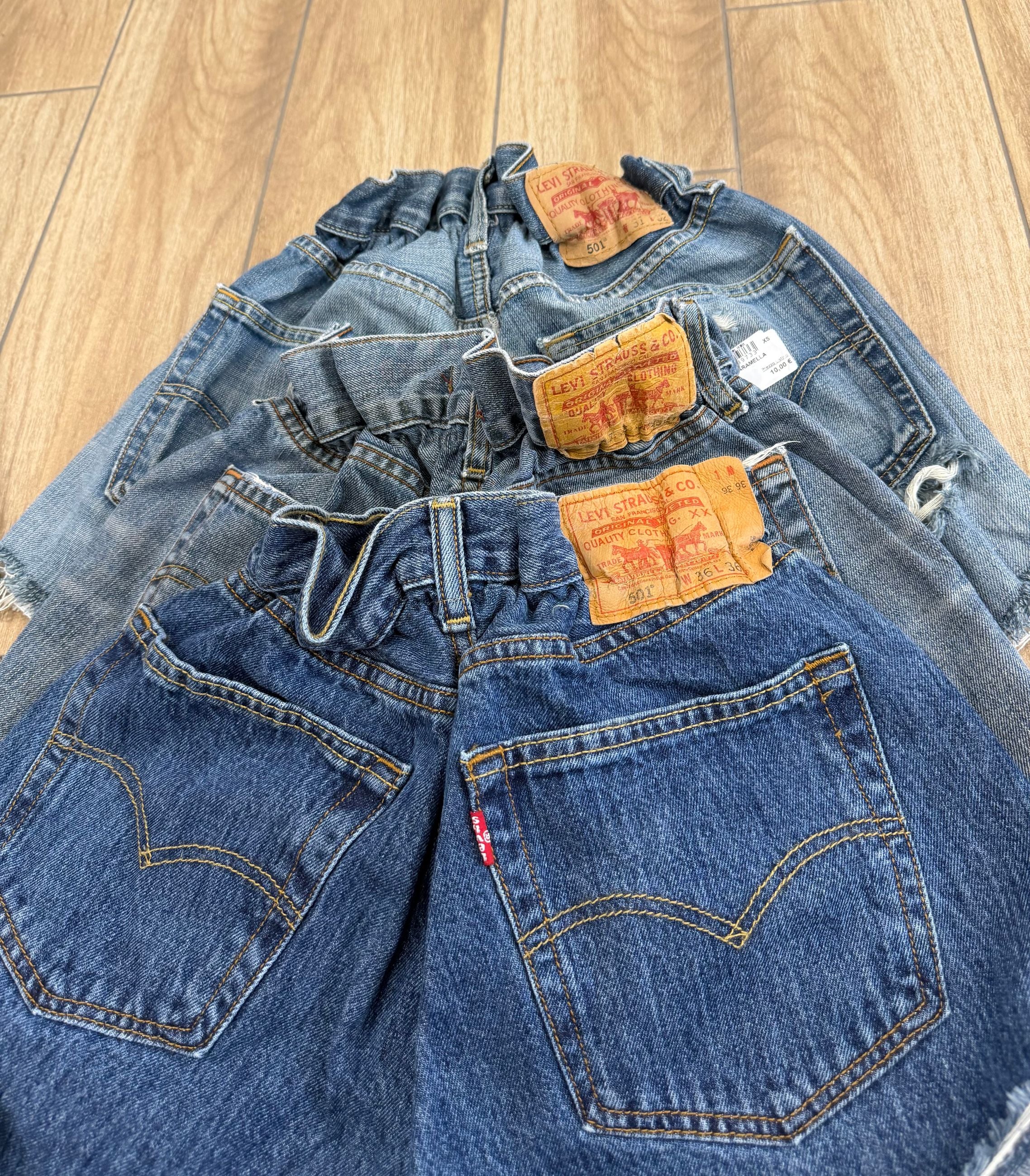 SHORT LEVIS CARAMELLA