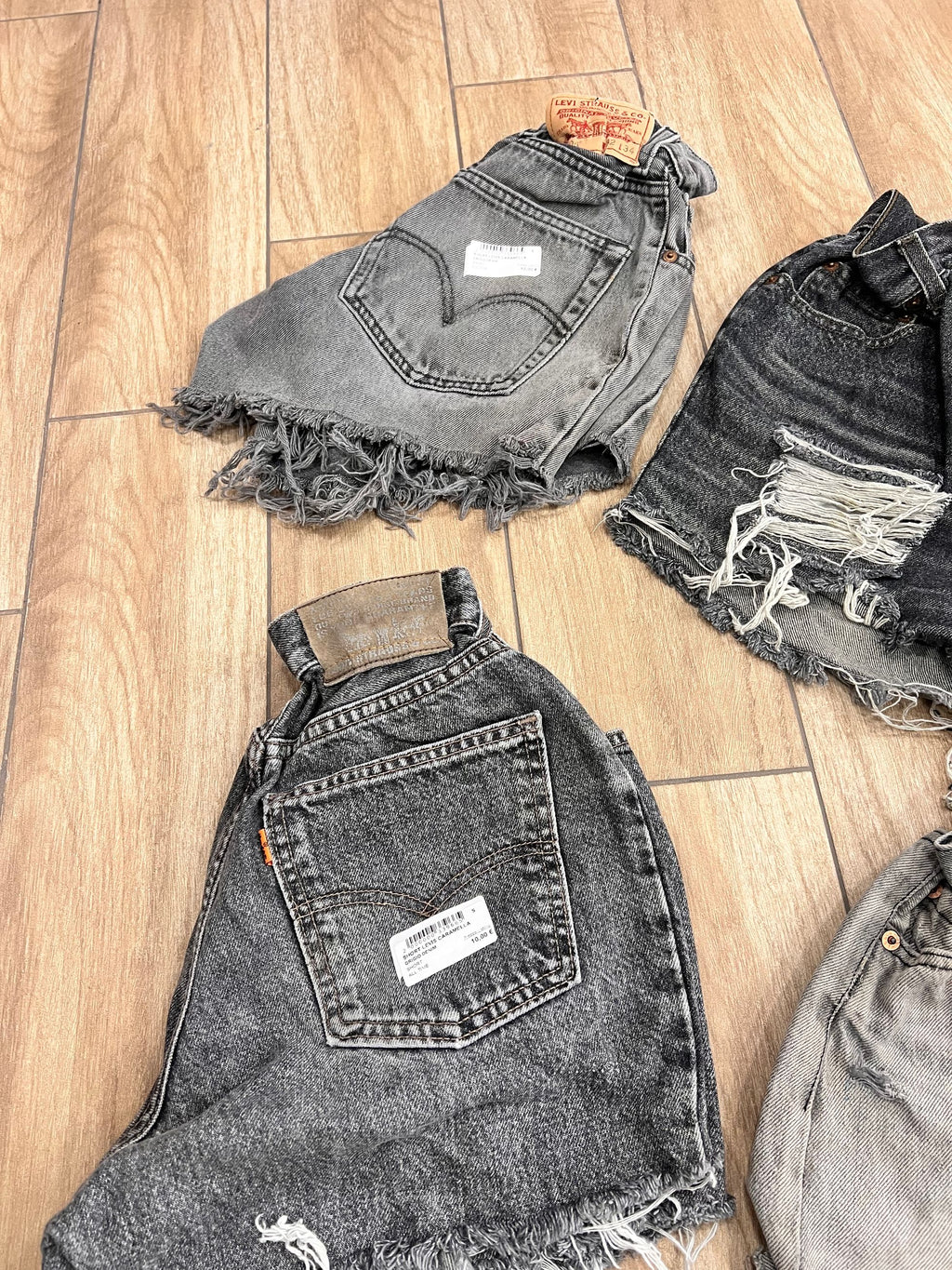 SHORT LEVIS CARAMELLA