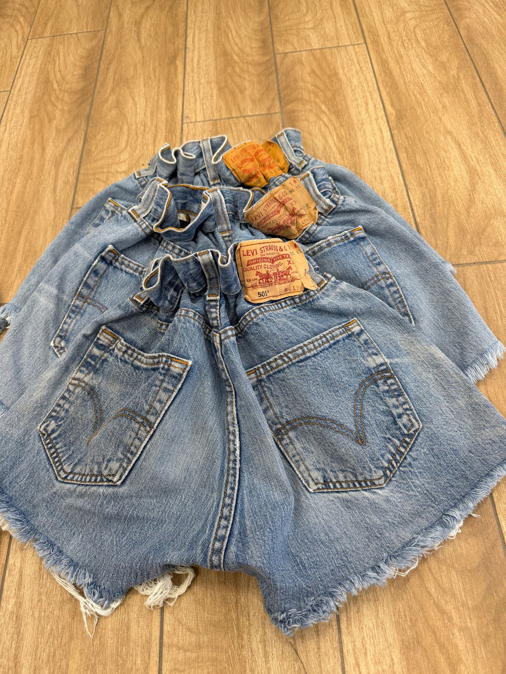 SHORT LEVIS CARAMELLA