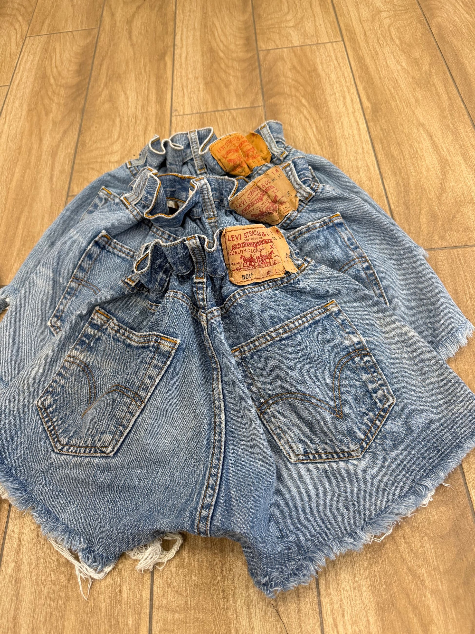 SHORT LEVIS CARAMELLA