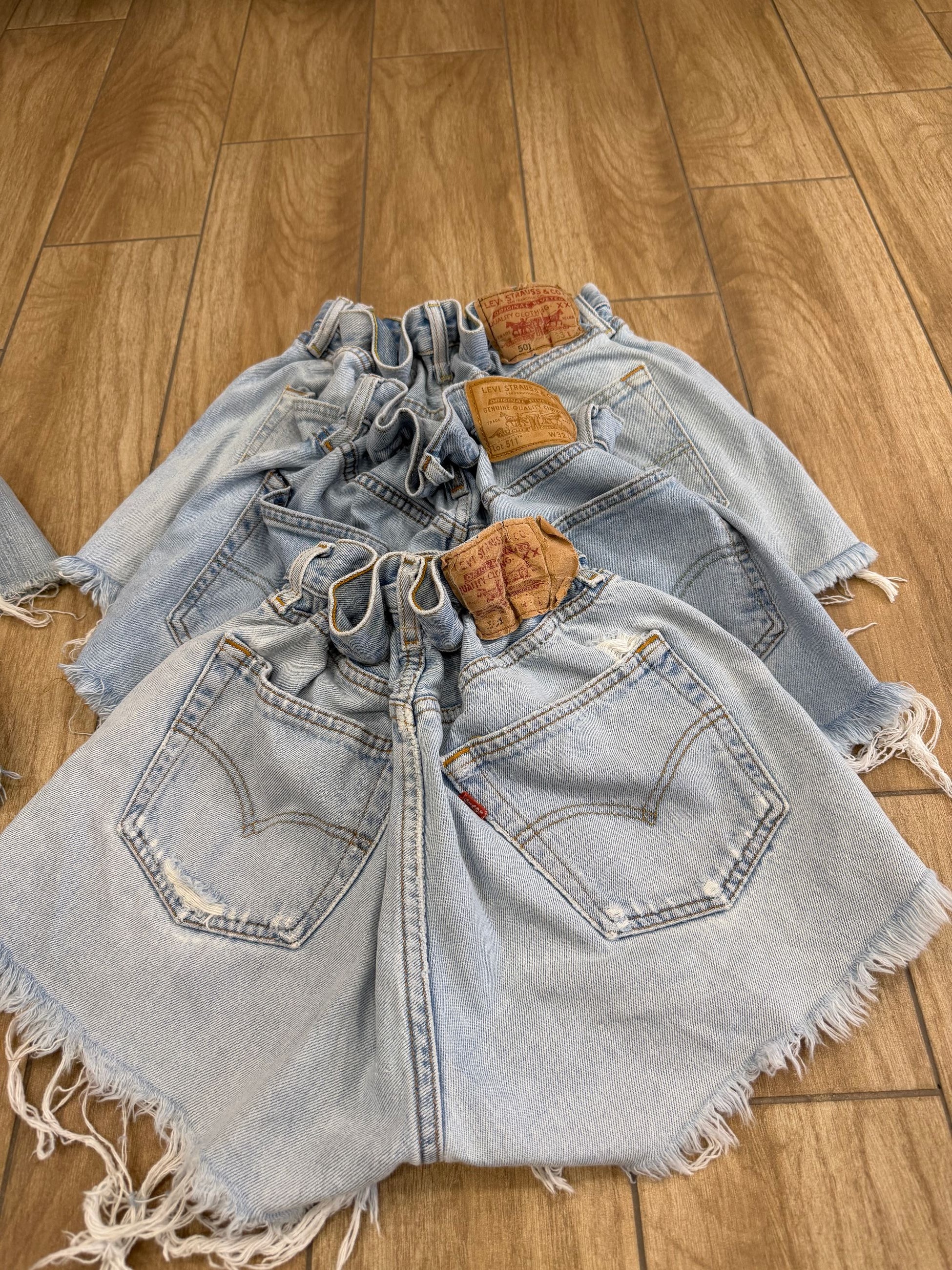 SHORT LEVIS CARAMELLA