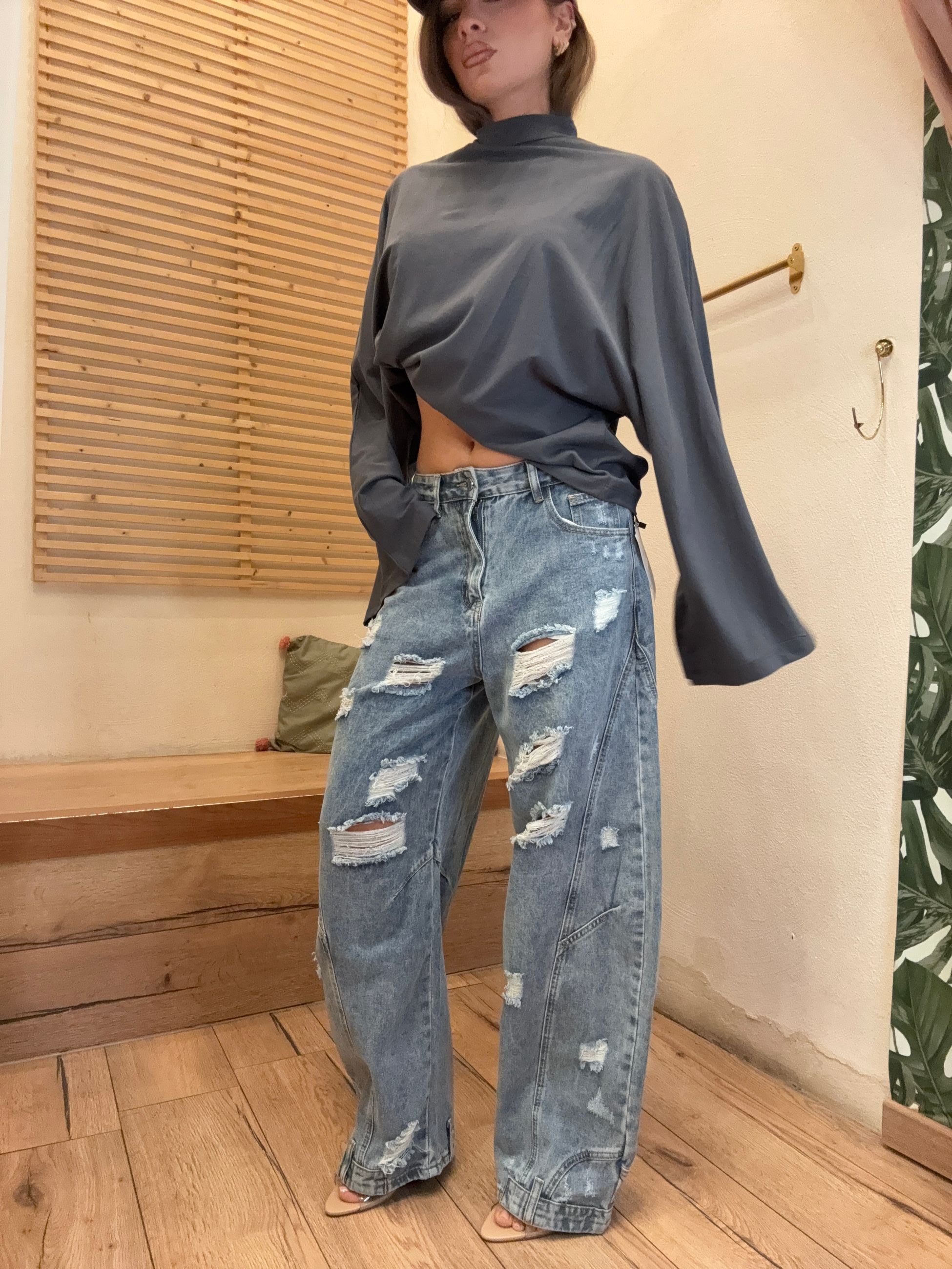 JEANS DESTROIED