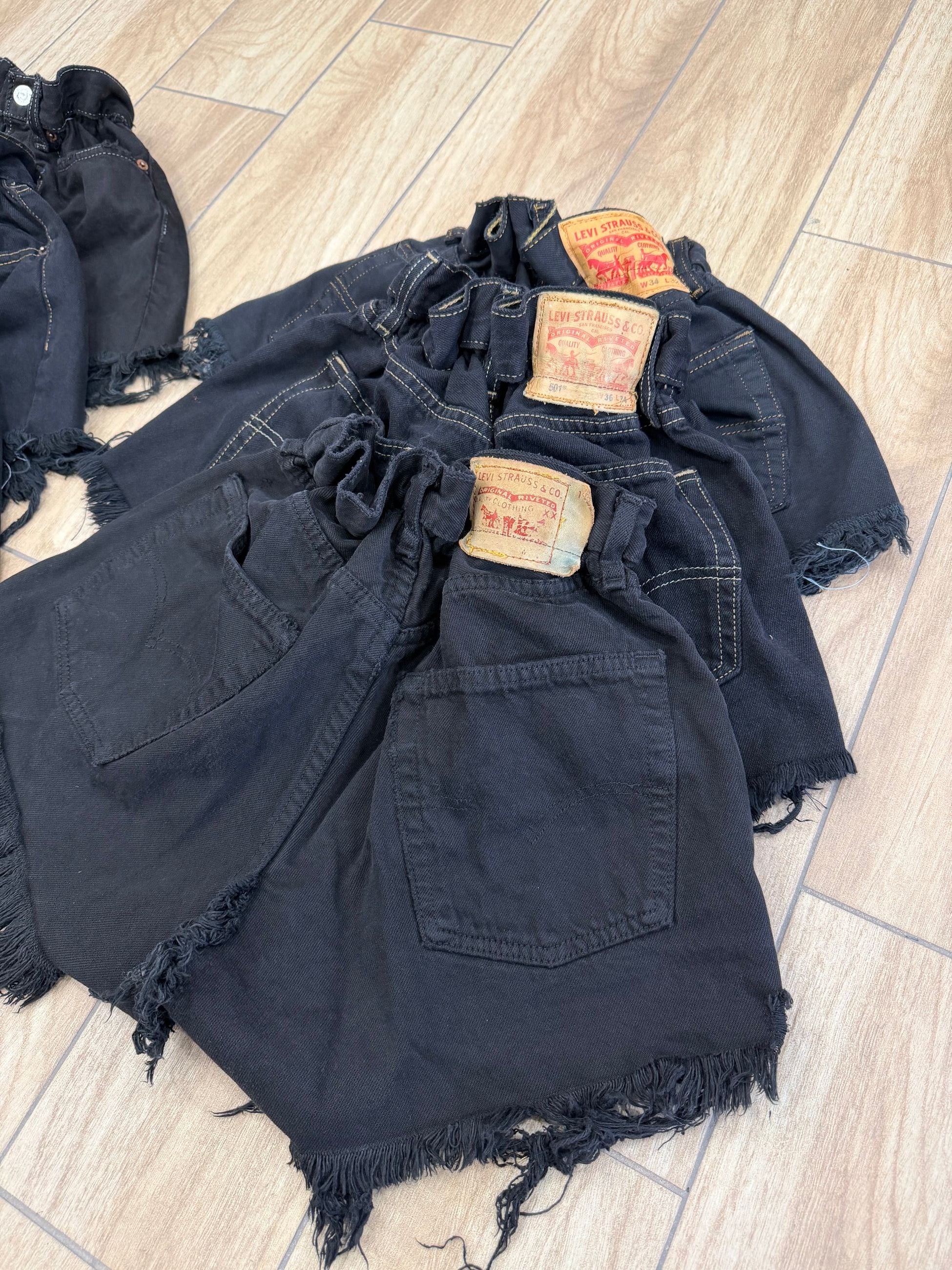 SHORT LEVIS CARAMELLA