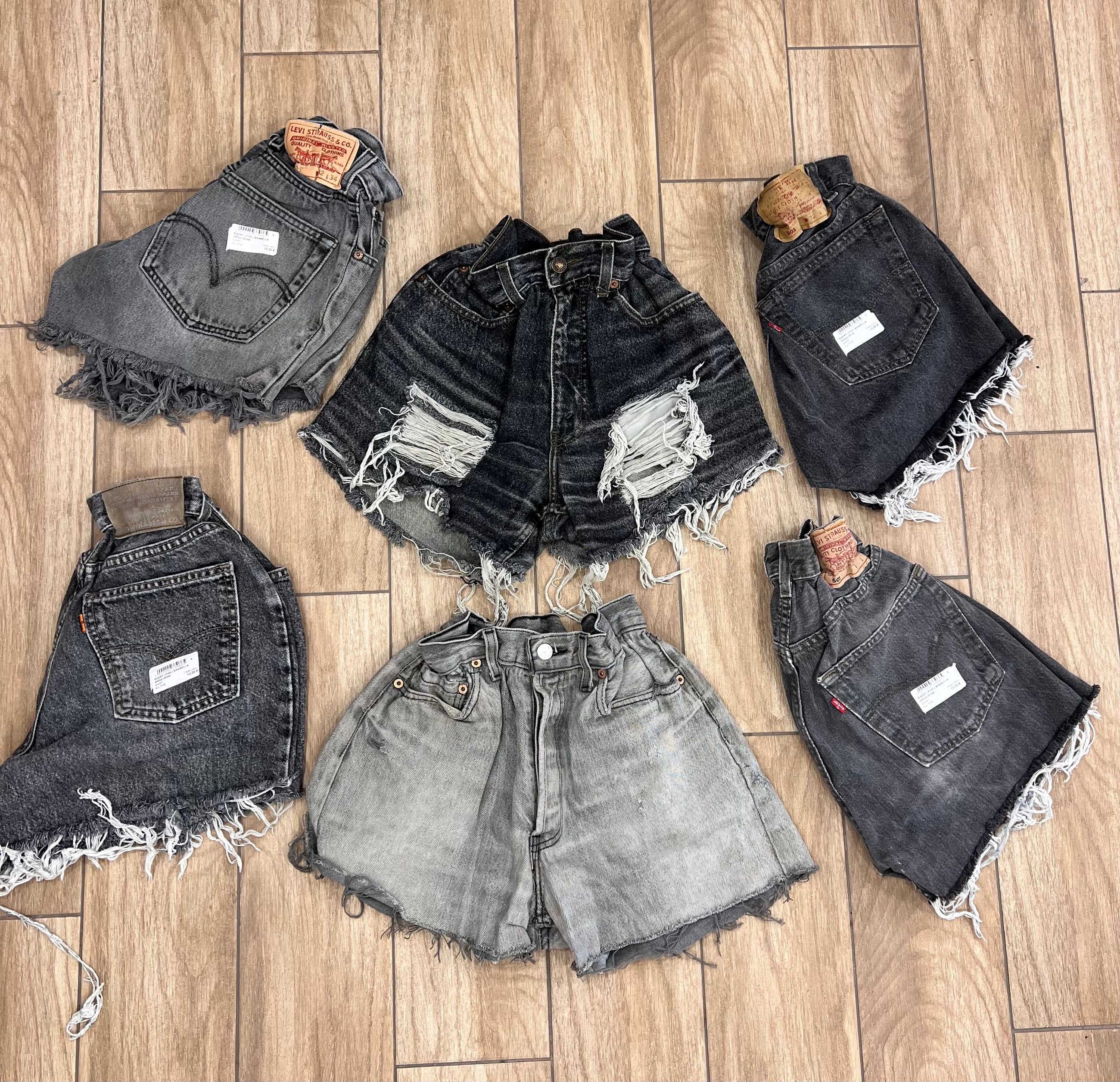 SHORT LEVIS CARAMELLA