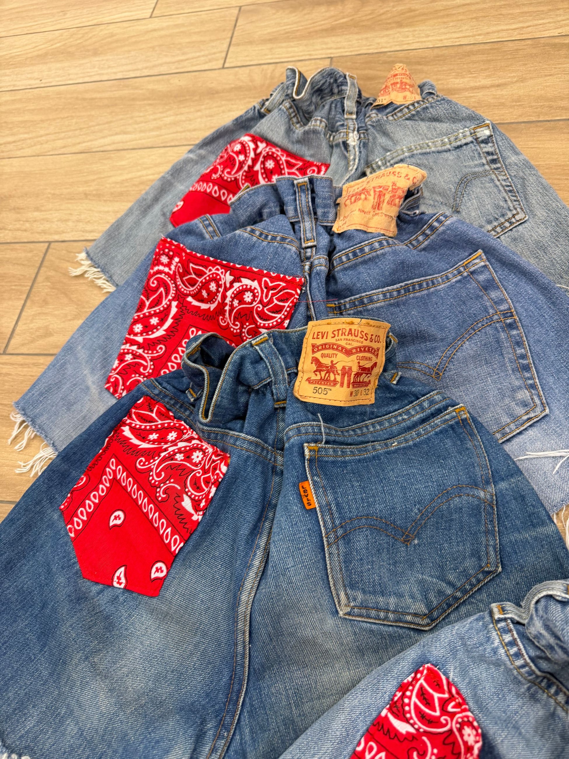 SHORT LEVIS BANDANA