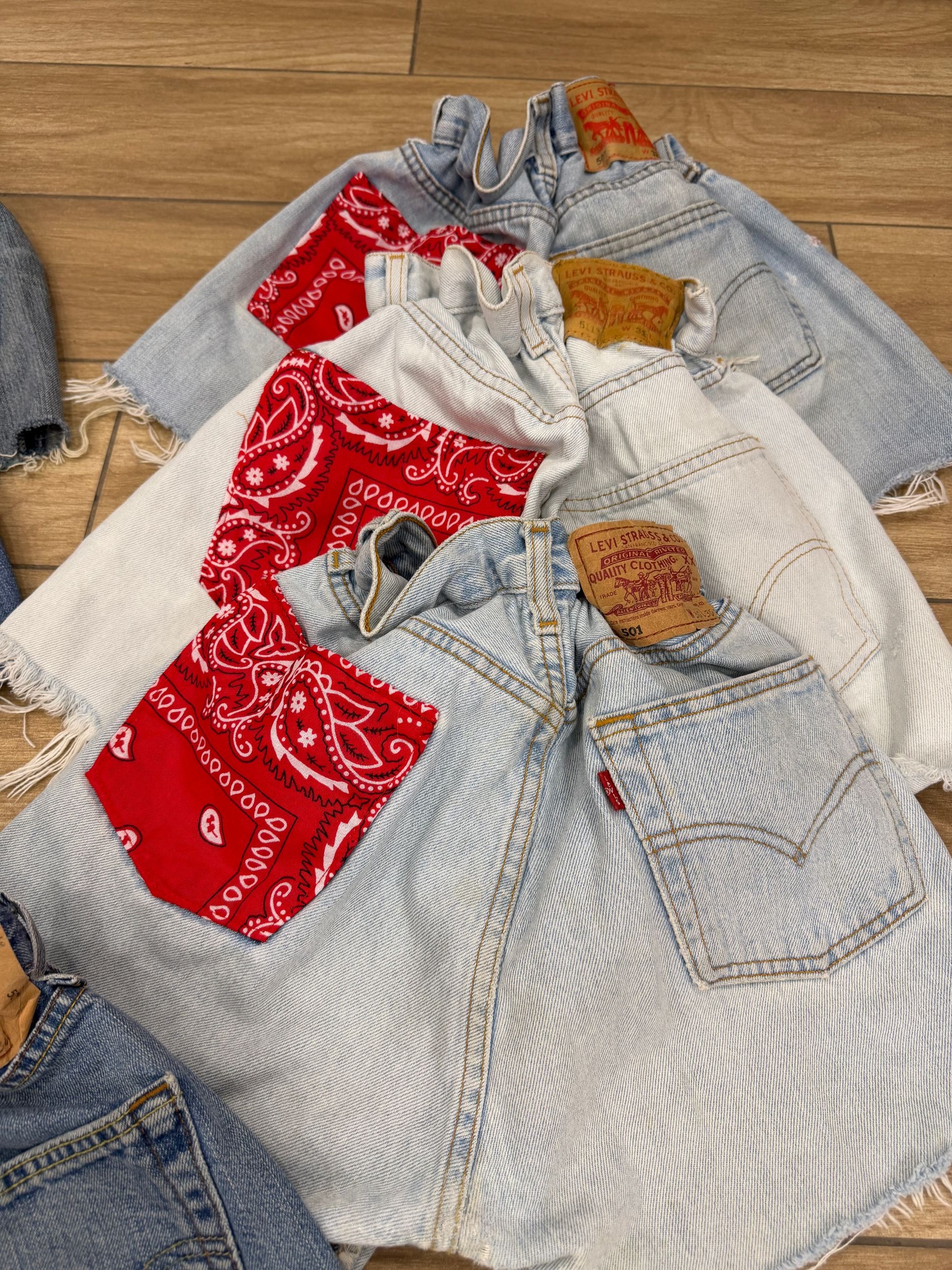SHORT LEVIS BANDANA