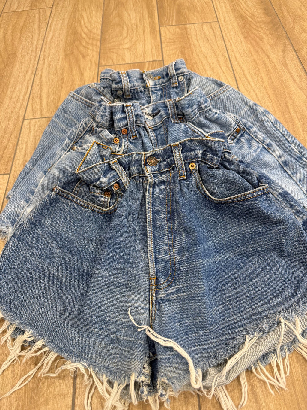 SHORT LEVIS CARAMELLA