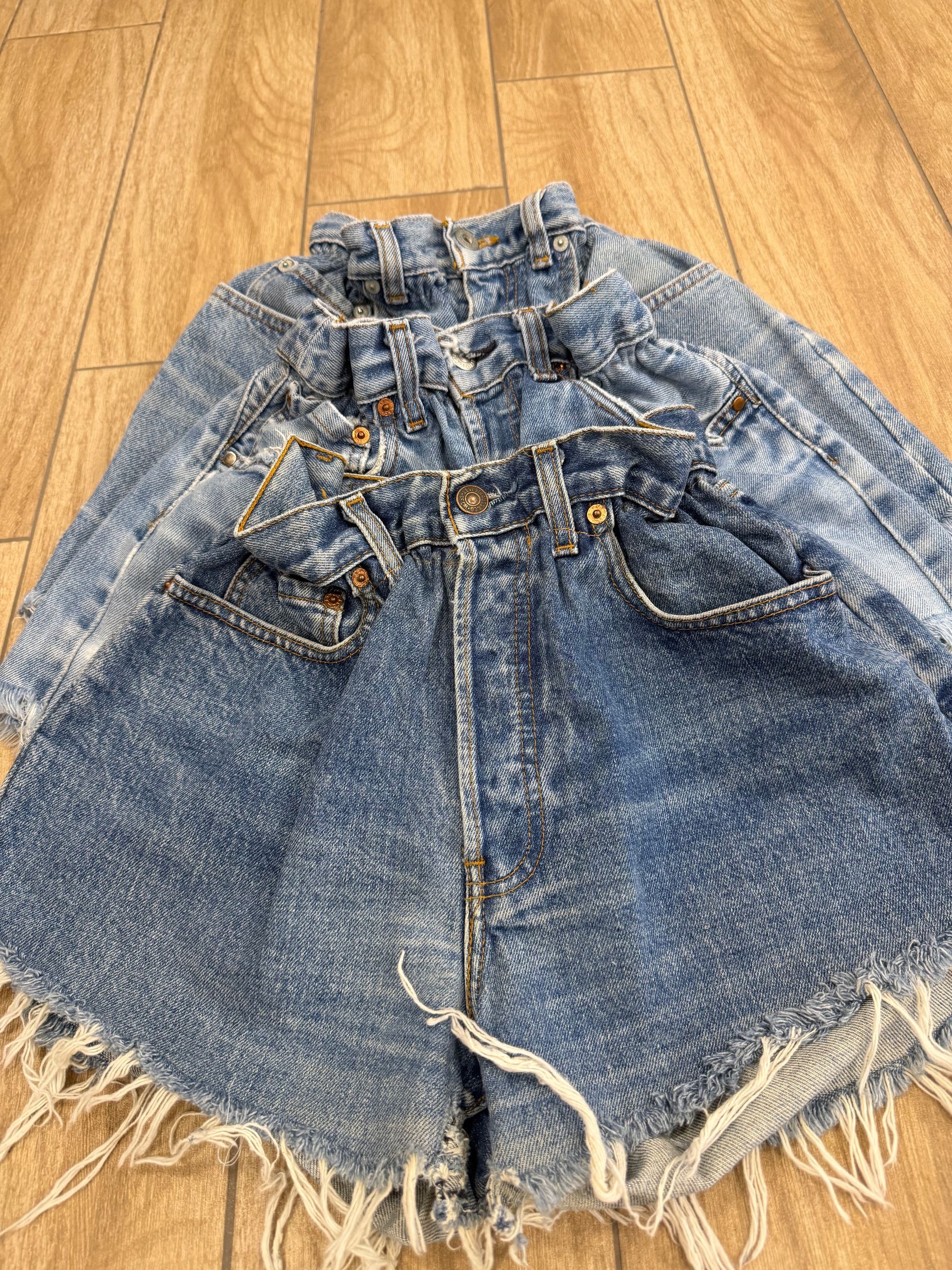 SHORT LEVIS CARAMELLA