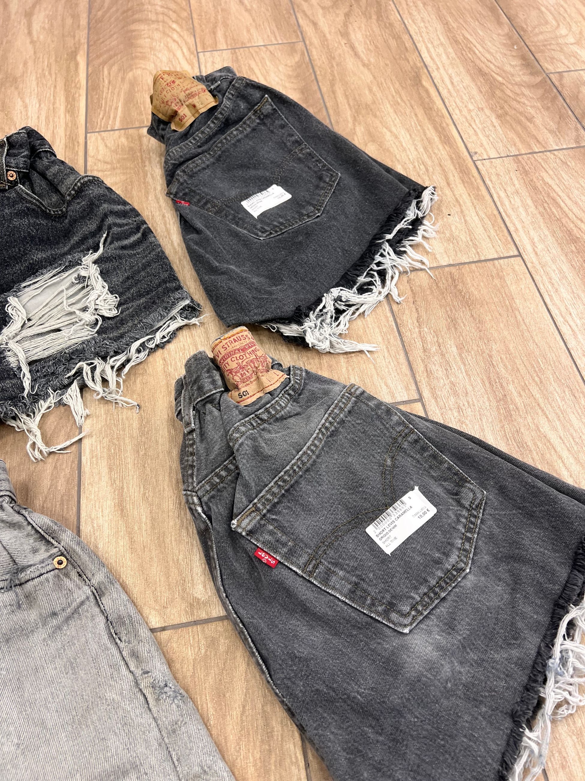 SHORT LEVIS CARAMELLA